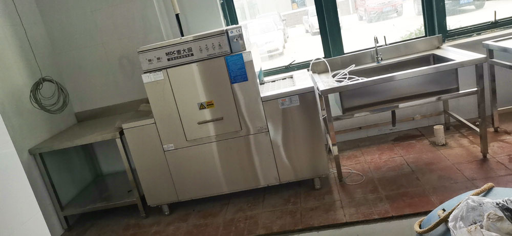 食堂廚房專(zhuān)用自動(dòng)長(cháng)龍洗碗機