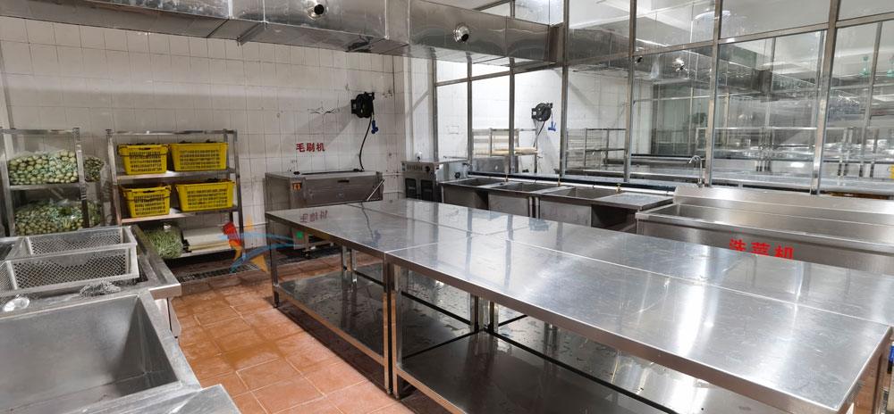虎門(mén)捷勝小學(xué)食堂廚房蔬菜粗加工區
