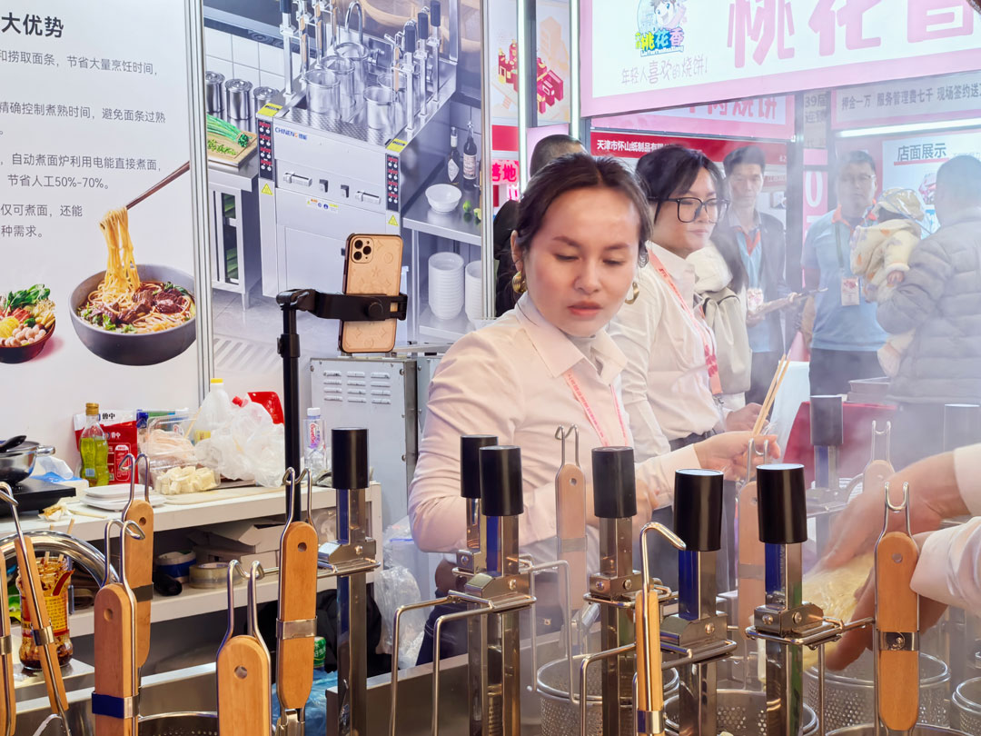 馳能八吉星廚房工程第三十三屆上海國際酒店及餐飲業(yè)博覽會(huì )現場(chǎng)